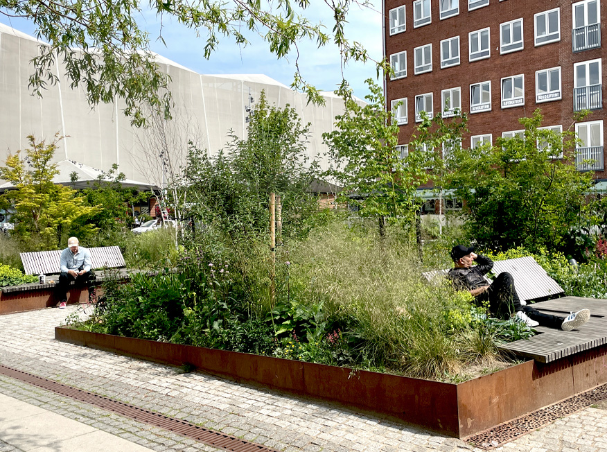 03_Mænd på bænke_Lommepark v. Frb Centret_ULN_2019_003.jpg